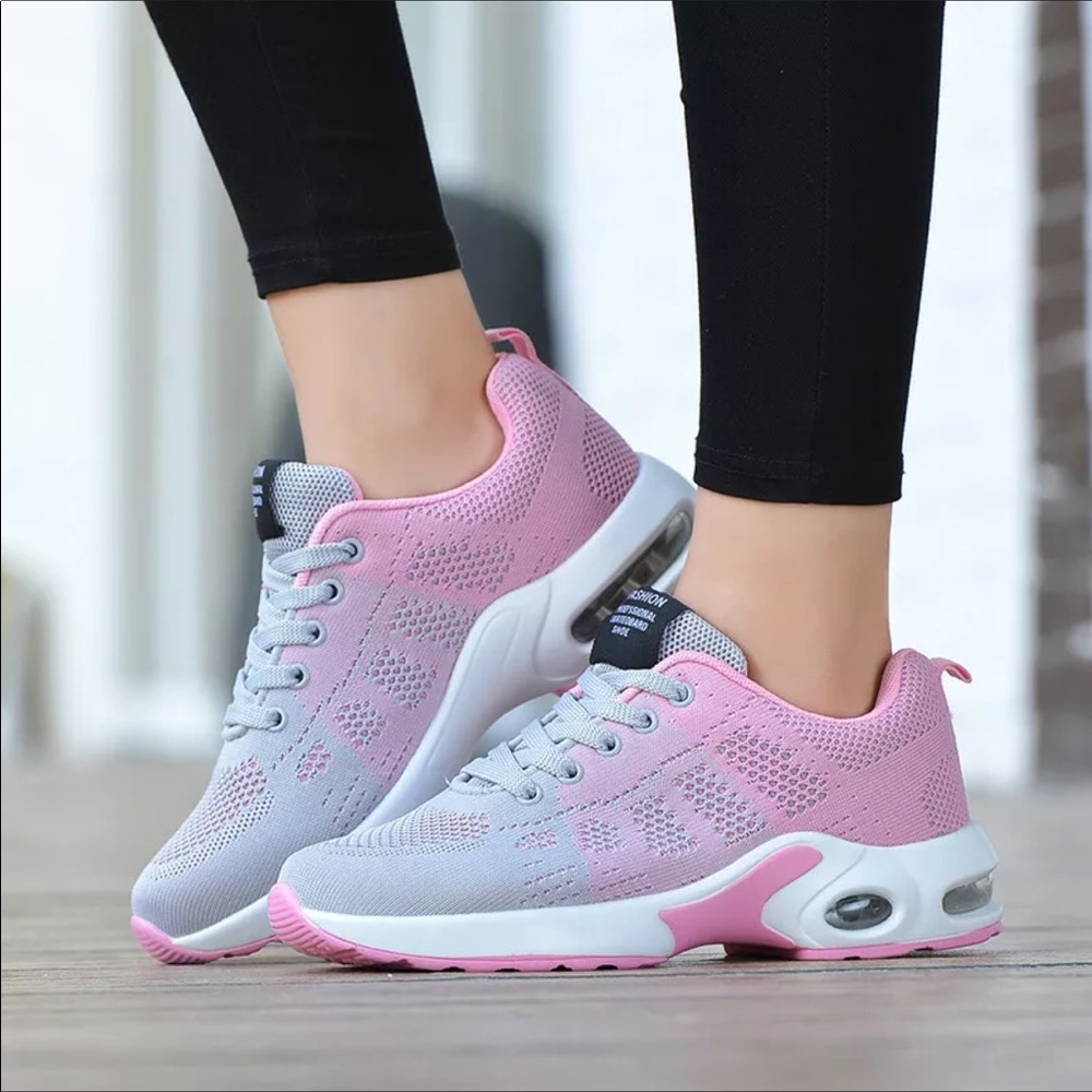 Women tennis shoes